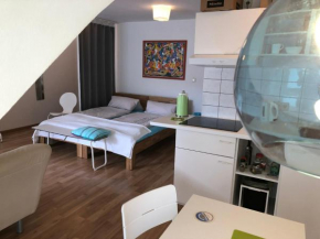 Studio Ochsenfurt mit sonnigem Balkon